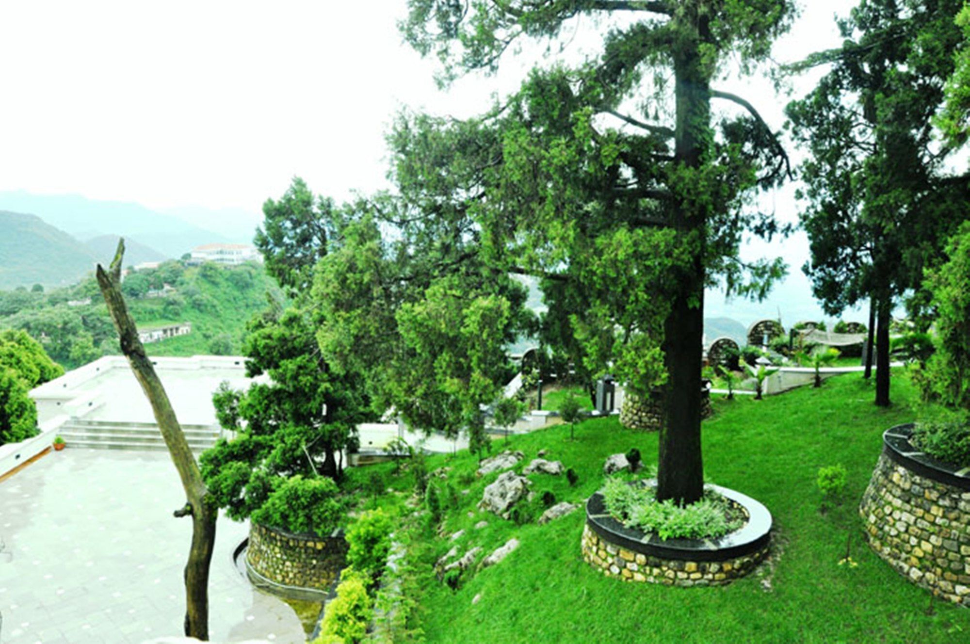 Royal Orchid Fort Resort Mussoorie Exterior foto