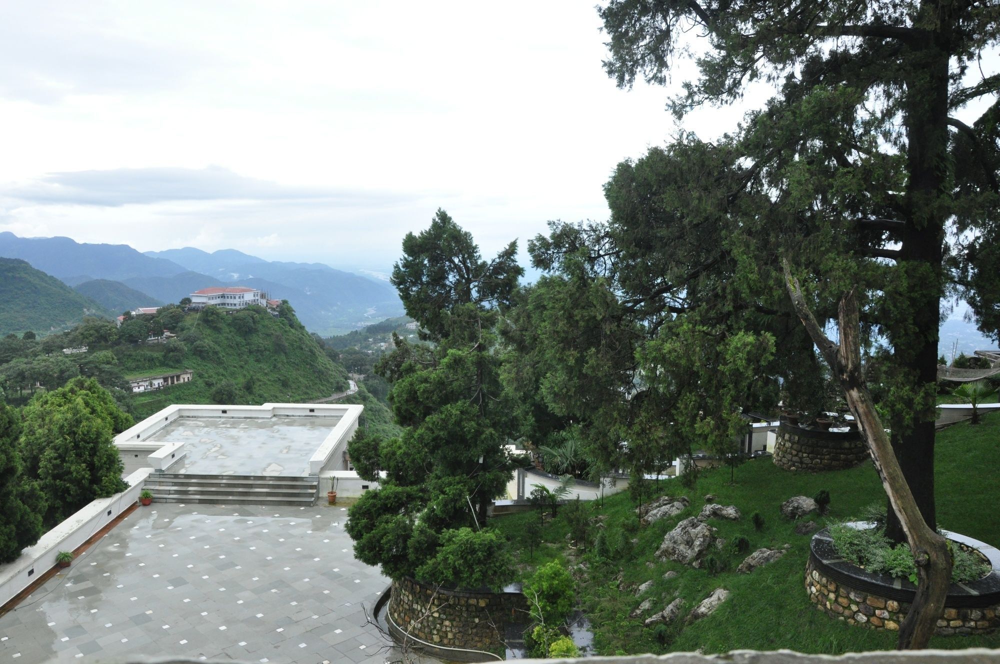 Royal Orchid Fort Resort Mussoorie Exterior foto