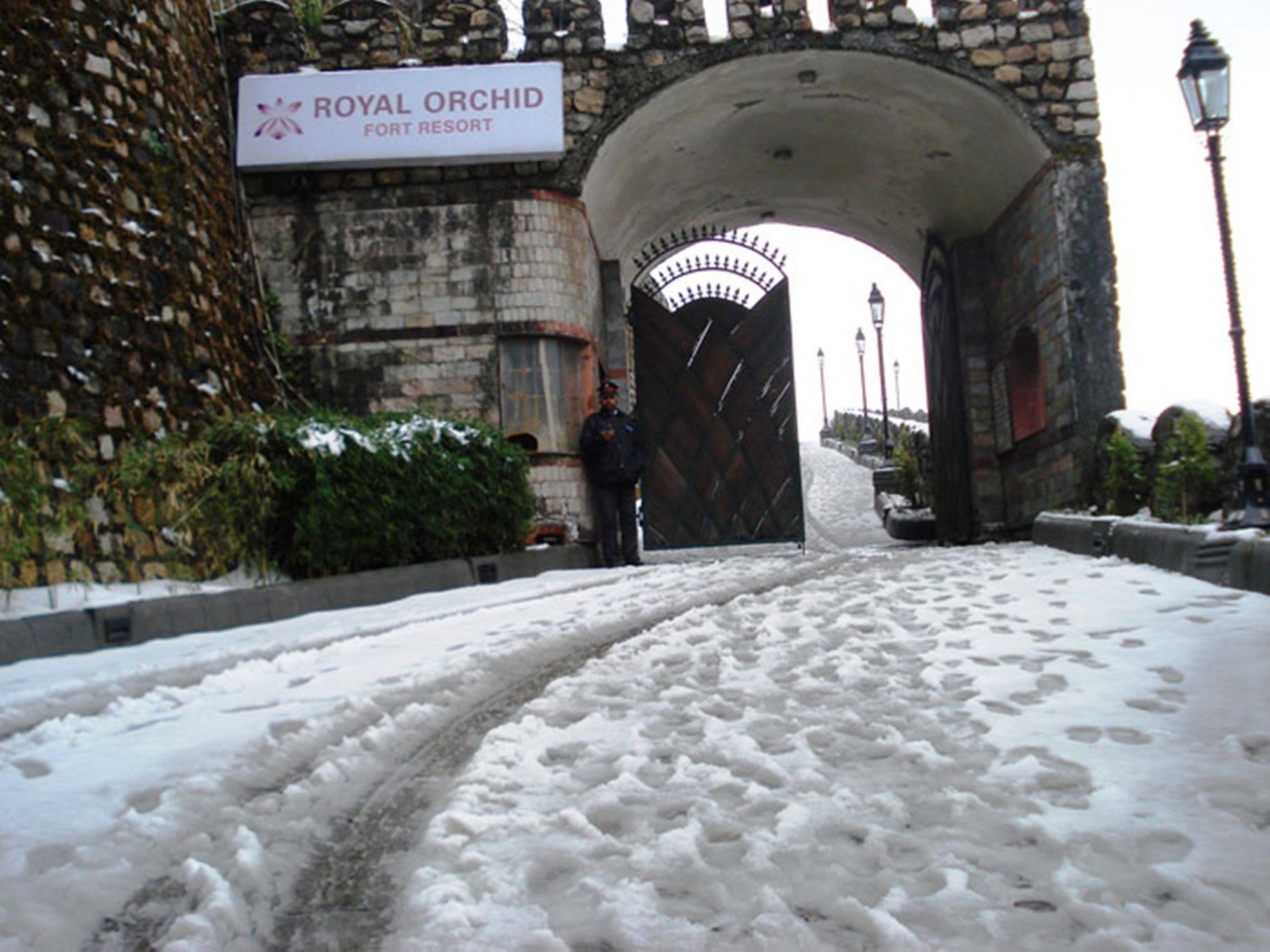 Royal Orchid Fort Resort Mussoorie Exterior foto